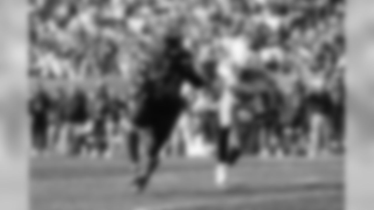 Running back Isaiah Crowell
