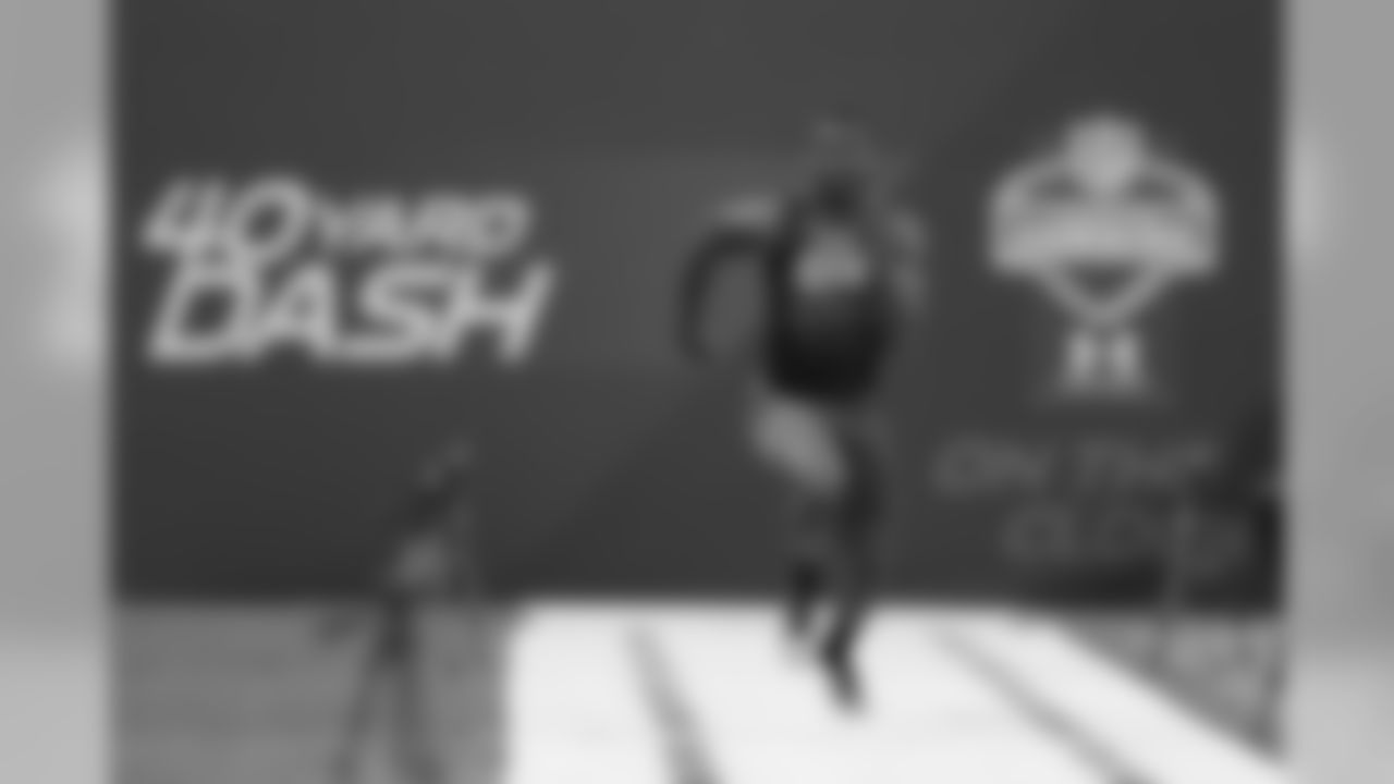Tennessee defensive back Justin Coleman runs the 40-yard dash at the NFL football scouting combine in Indianapolis, Monday, Feb. 23, 2015. (AP Photo/Julio Cortez)