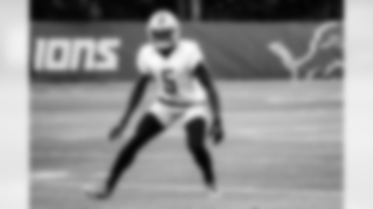 Detroit Lions safety DeShon Elliott (5) during practice at the Lions Training Facility in Allen Park, MI on September 29, 2022. (Jeff Nguyen/Detroit Lions)