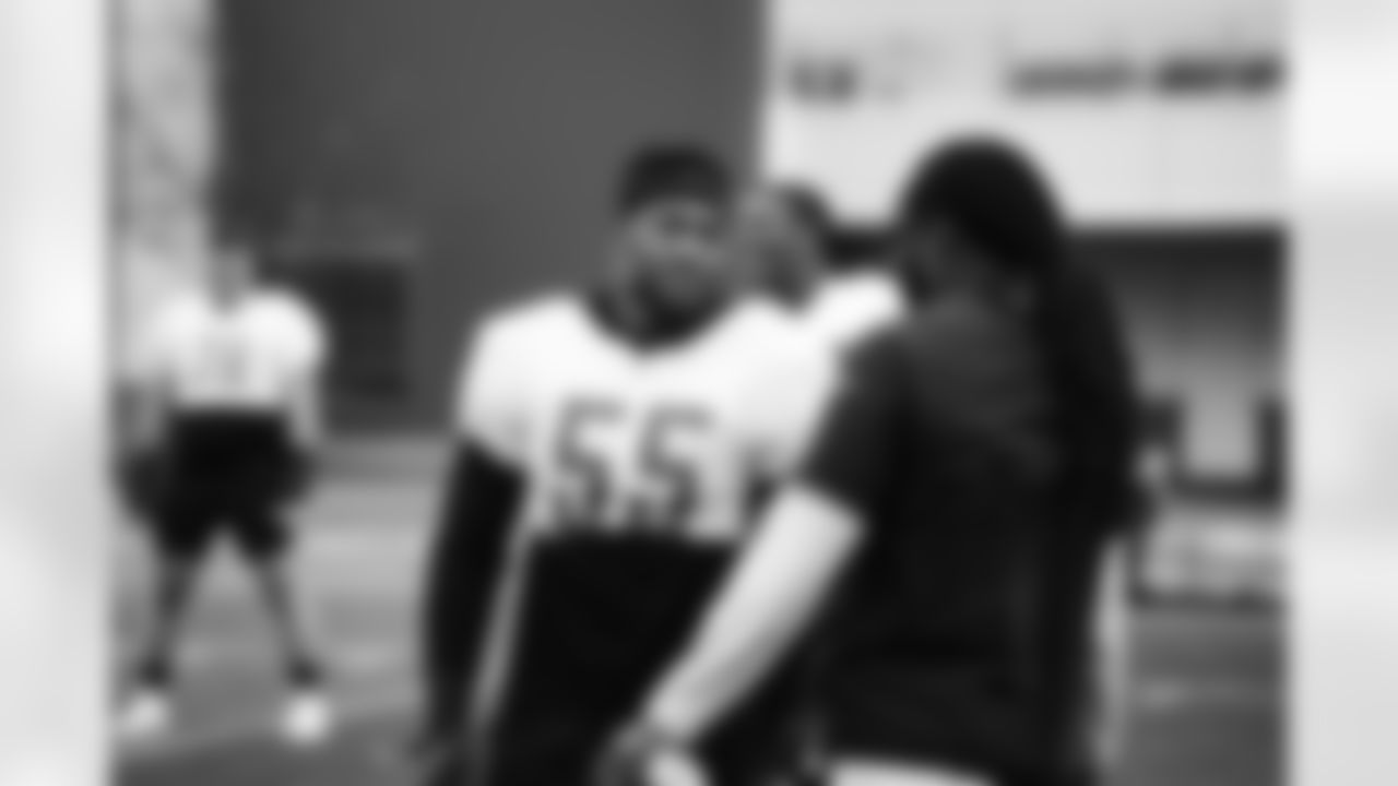 Detroit Lions linebacker Derrick Barnes (55), Detroit Lions Linebackers Coach Kelvin Sheppard during practice at the Lions Training Facility in Allen Park, MI on November 11, 2022. (Jeff Nguyen/Detroit Lions)
