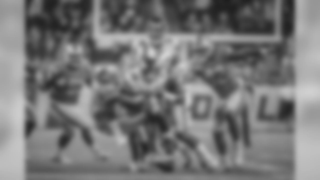 Jarrad Davis and Devon Kennard