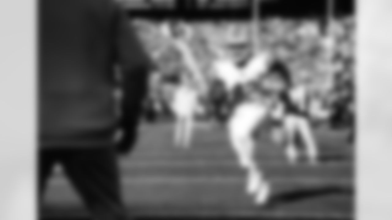Detroit Lions tight end James Mitchell (82) warms up before a NFL football game against the New York Giants on Sunday, November 20, 2022 in East Rutherford, NJ. (Jeff Nguyen/Detroit Lions).