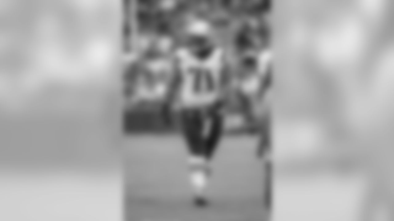 New England Patriots defensive lineman Danny Shelton (71) between plays during an NFL game against the Washington Redskins, Sunday, Oct. 6, 2019, in Landover, MD. The Patriots defeated the Redskins 33-7. (Al Tielemans via AP)