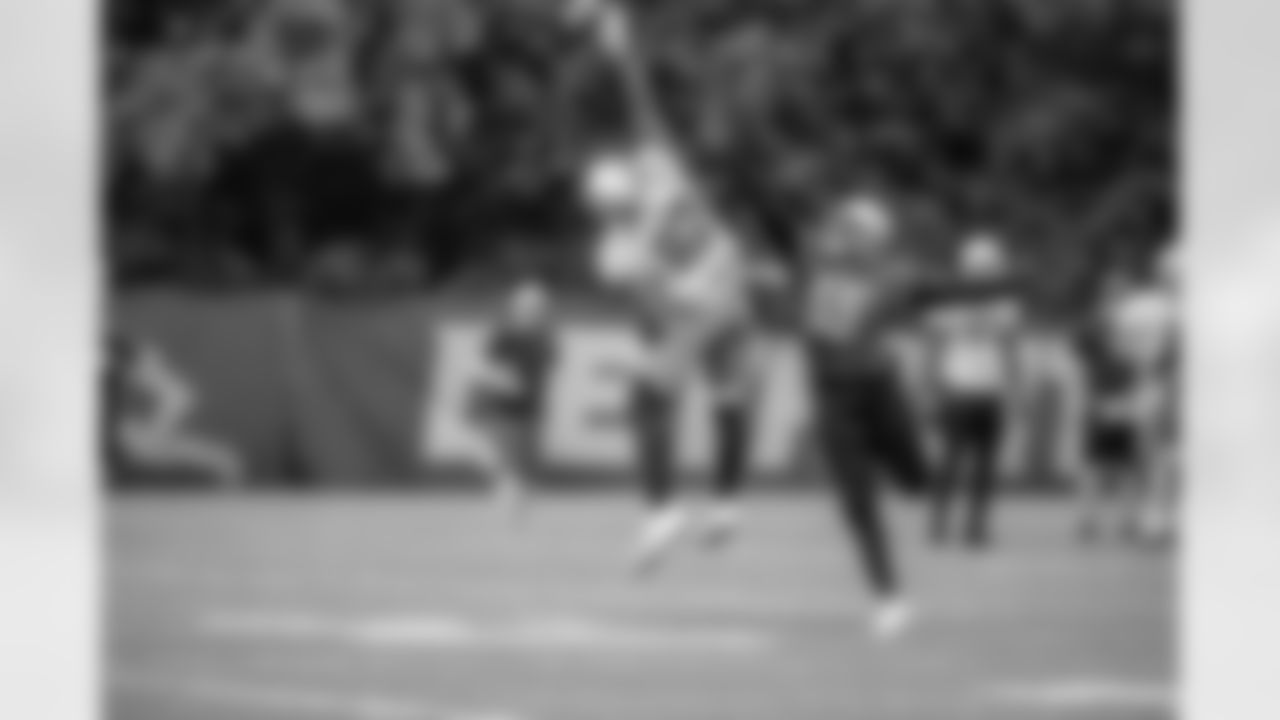 Detroit Lions defensive end Eric Lee (55) defends Detroit Lions tight end Logan Thomas (82) during Day 1 of minicamp on Tuesday, June 4, 2019 in Allen Park, Mich. (Detroit Lions via AP)