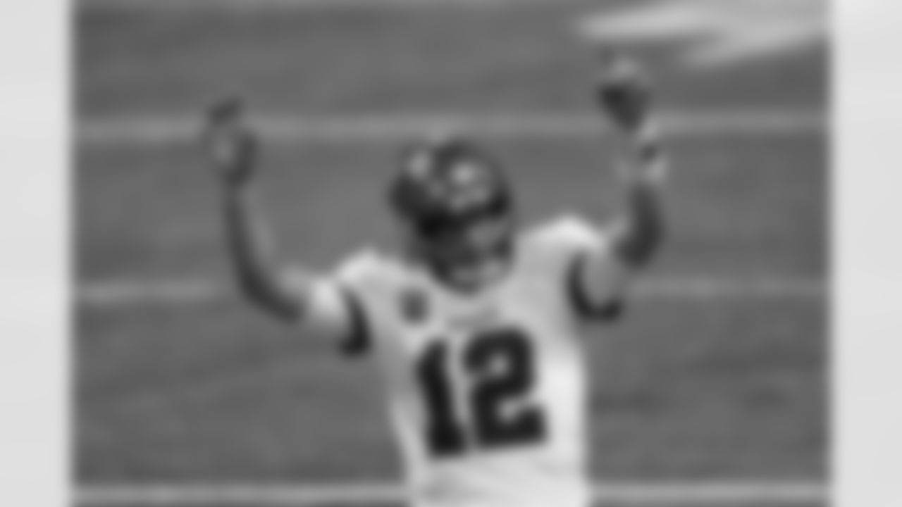 QB: Tom Brady
Backed up by Blaine Gabbert & Ryan Griffin