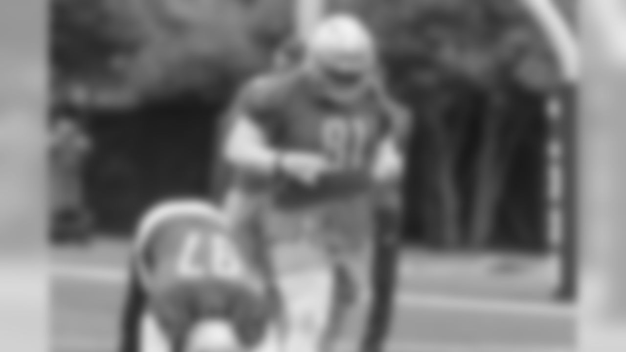 Detroit Lions defensive tackle A'Shawn Robinson (91) warms up during Day 3 of OTAs on Thursday, May 23, 2019 in Allen Park, Mich. (Detroit Lions via AP)