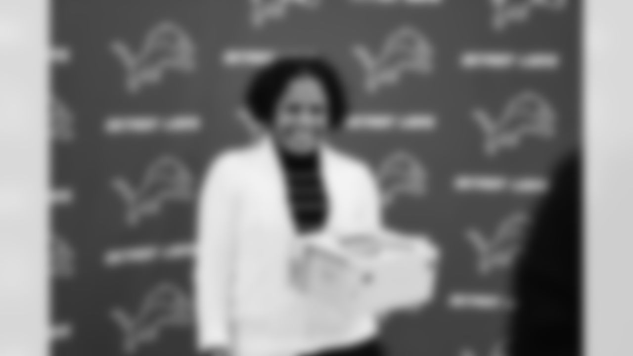 Volunteers from Humanetics joined the Lions and Stronger Warrior Foundation to prepare care packages and letters to be sent overseas to active service members as a part of the Salute to Service initiative on October 28, 2021. (Jeff Nguyen/Detroit Lions)