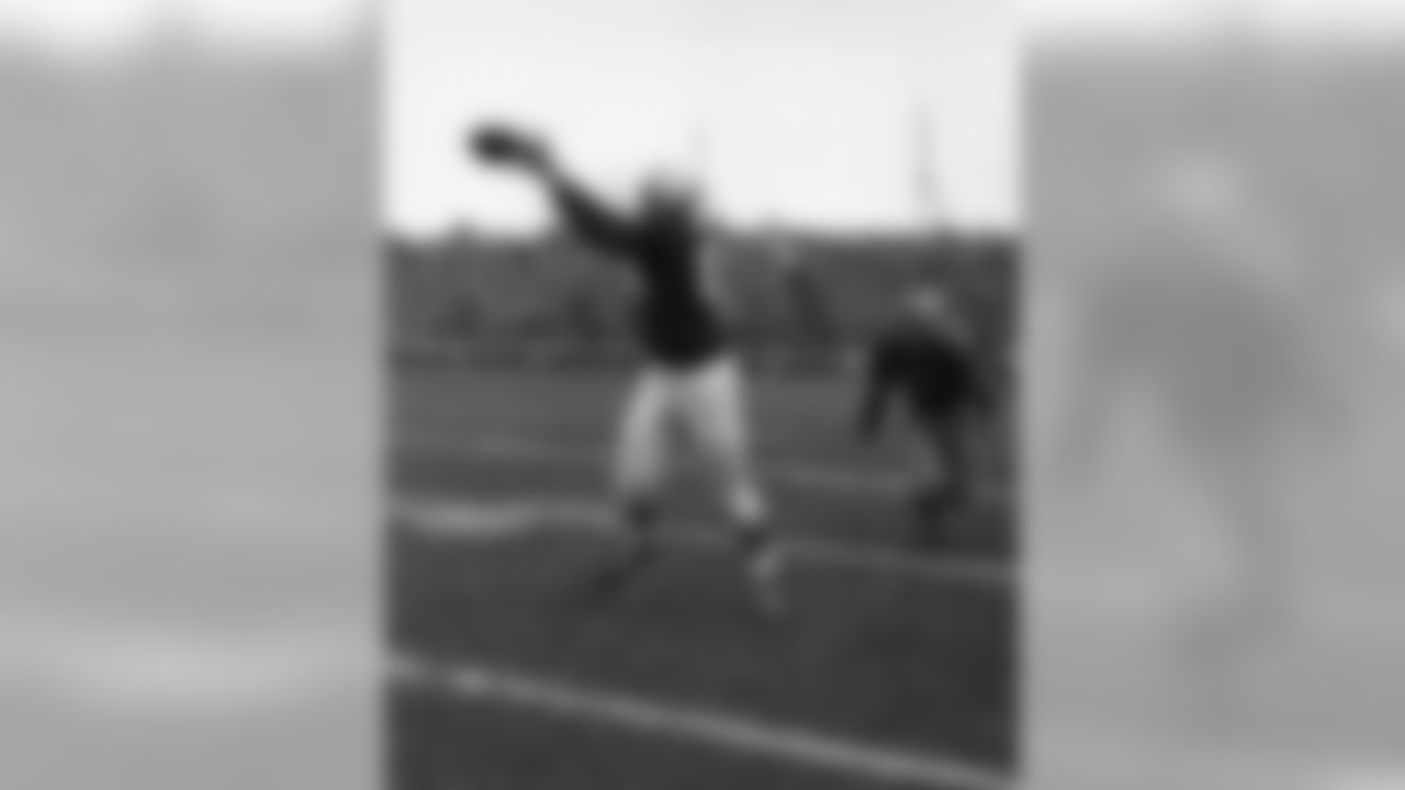 Detroit Lions end Leon Hart (82) catches a pass in front of Green Bay Packers defensive back Jim Psaltis (48) during an NFL game in Green Bay, Nov. 21, 1954. The Lions defeated the Packers 21-17. (AP Photo/Vernon Biever)