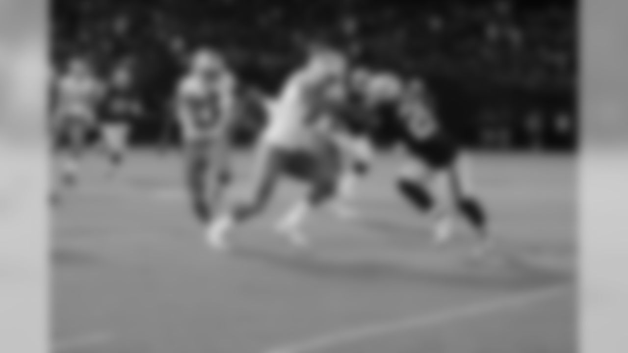 Detroit Lions running back Kerryon Johnson (33) takes a screen pass for a 19-yard gain during a NFL football game against the Oakland Raiders on Friday, Aug. 10, 2018 in Oakland, Calif. (Detroit Lions via AP).