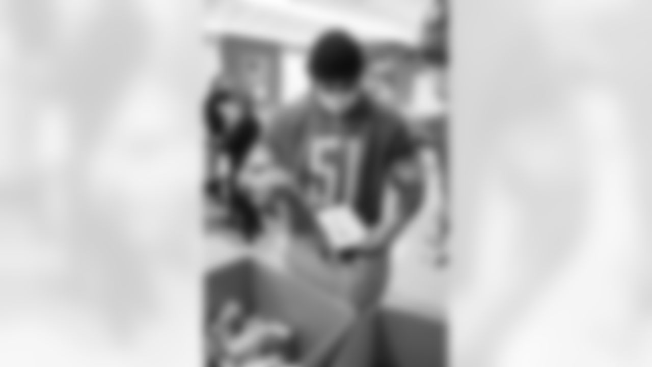 Detroit Lions linebacker Josh Woods (51), the Detroit Lions and Kroger partner to provide fresh food and lunch for Detroit Lions Academy students at Detroit Lions Academy in Detroit, MI on November 30th, 2021. (Steven Stark/Detroit Lions)