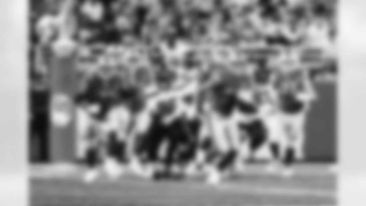 Detroit Lions guard Halapoulivaati Vaitai (72), Detroit Lions center Frank Ragnow (77), and Detroit Lions tight end Sam LaPorta (87) during a NFL game against the Seattle Seahawks on Sunday, Sept. 17, 2023 in Detroit, MI. (Jeff Nguyen/Detroit Lions)