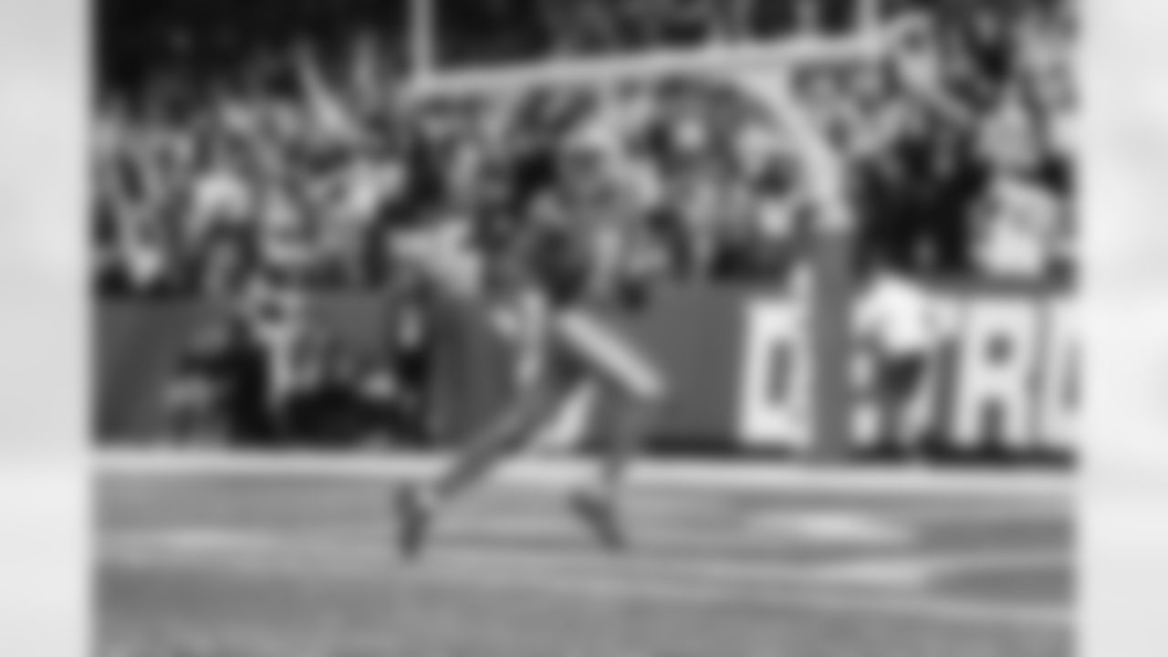 Detroit Lions wide receiver Jameson Williams (9) scores a touchdown during a NFL football game against the Minnesota Vikings on Sunday, December 11, 2022 in Detroit, MI. (Jeff Nguyen/Detroit Lions).