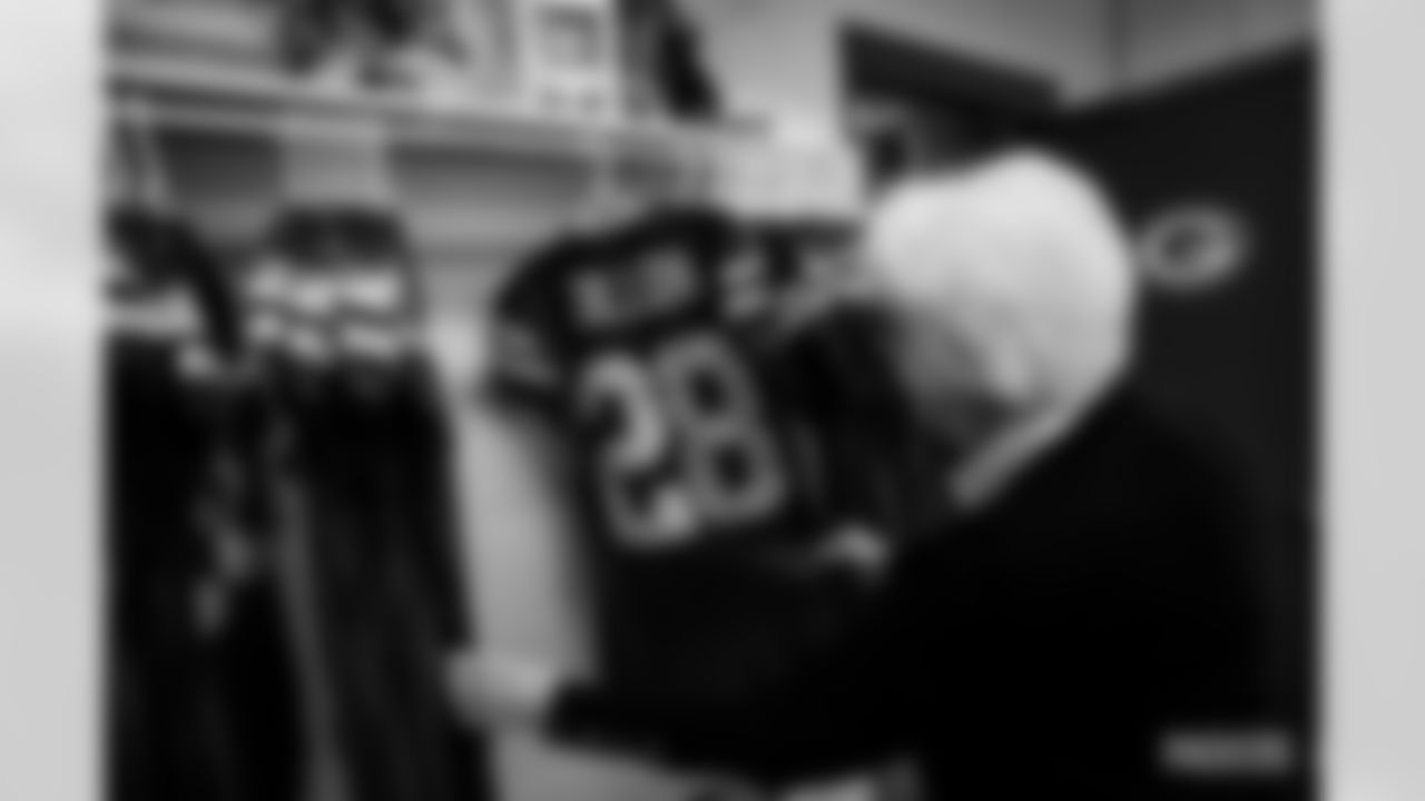 211022-50s-classic-uniforms-256037