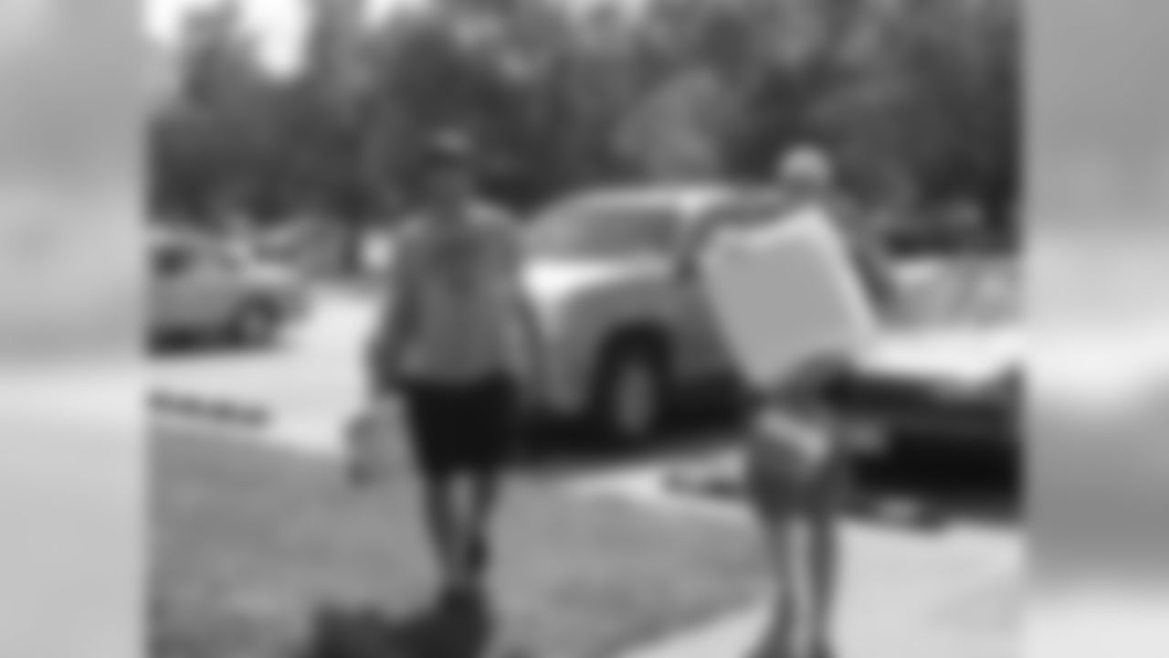 100729-playerarrive