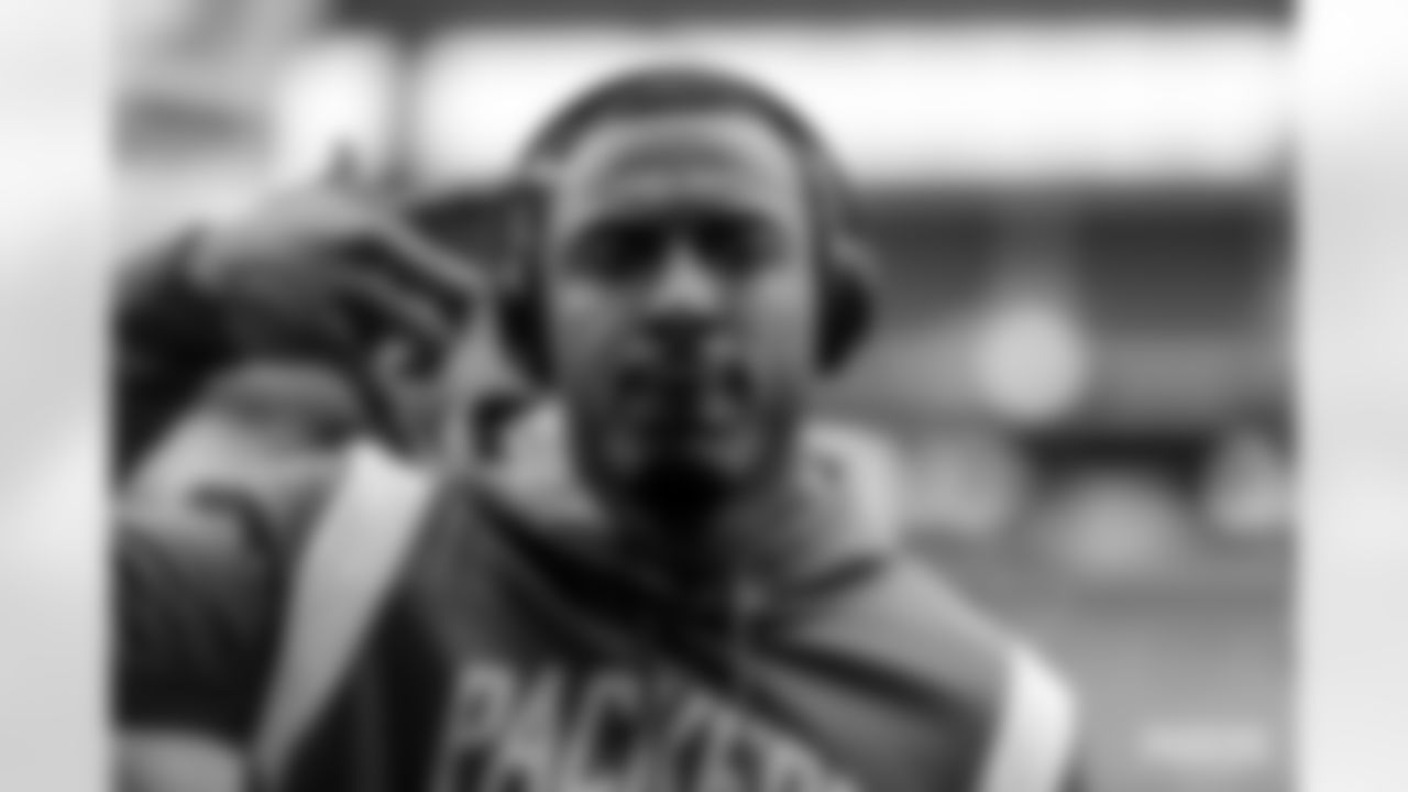221225-packers-dolphins-siegle-WM-11