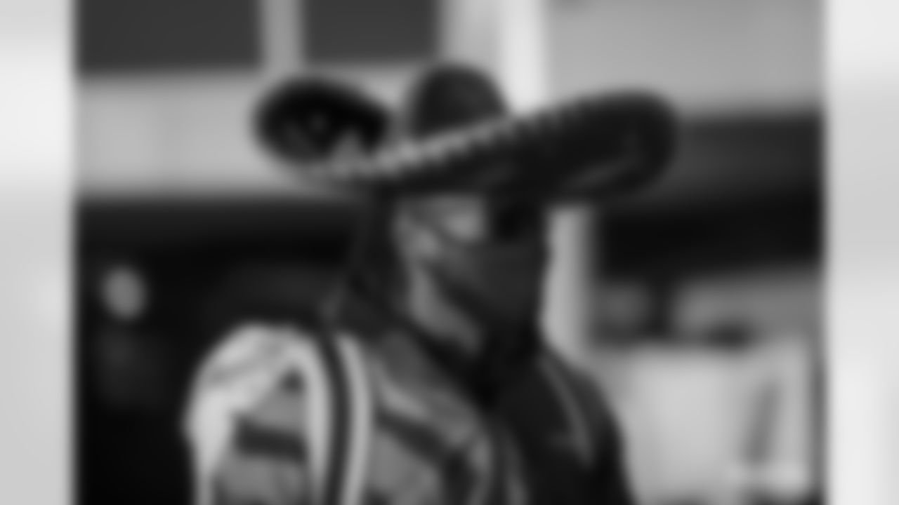 RB Aaron Jones
