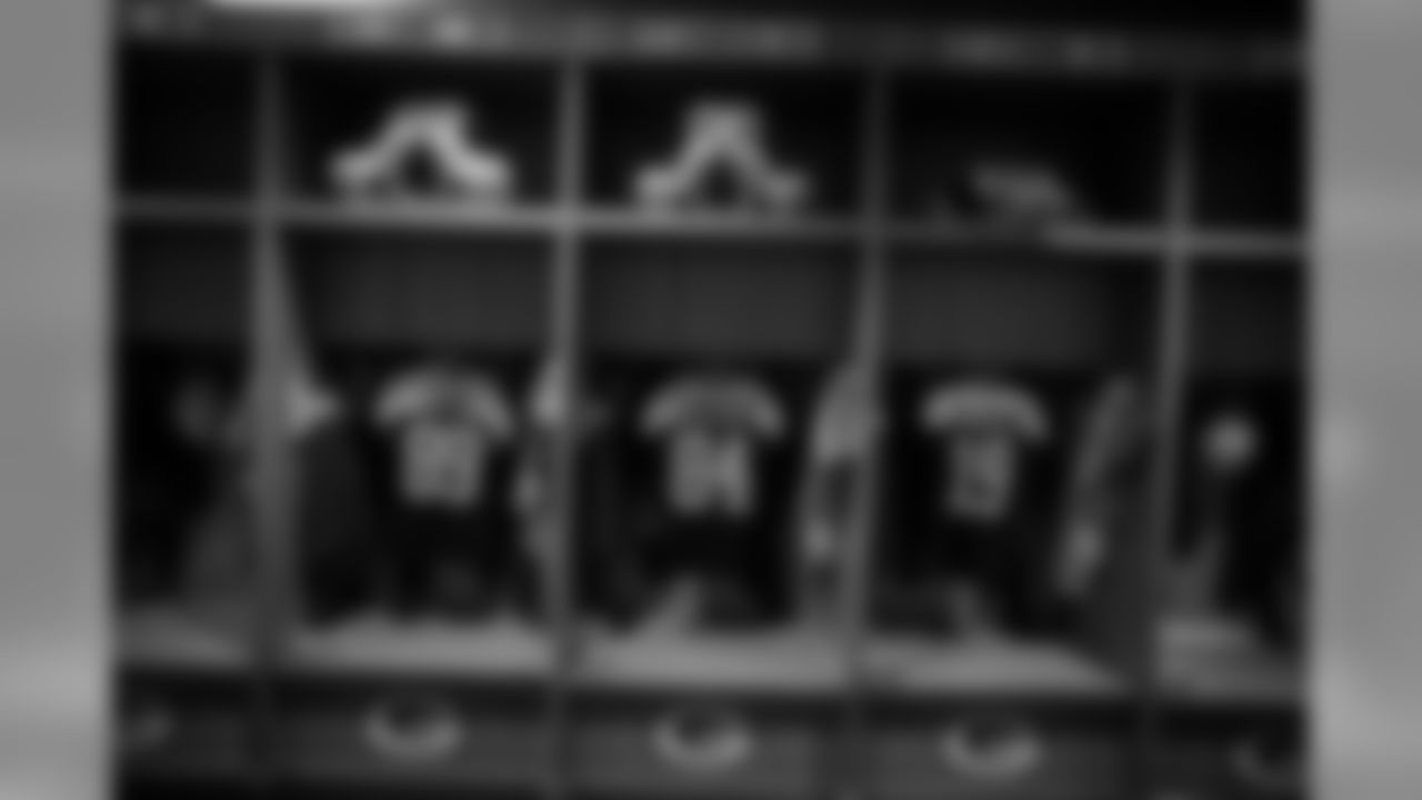 180930-packers-locker-room-bobber-26