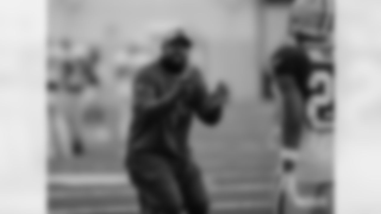 DB Coach Jerry Gray