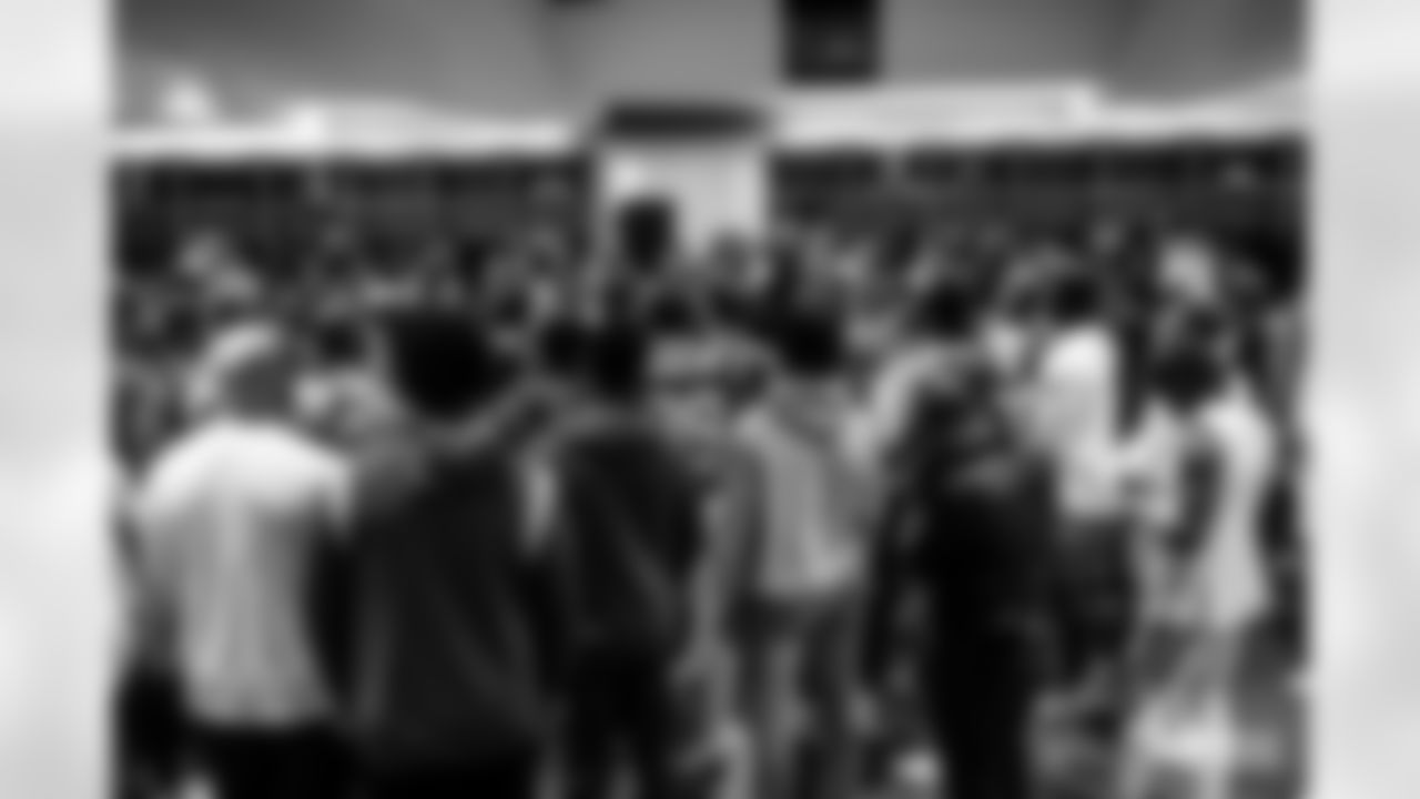 220101-locker-room-ES-2560029