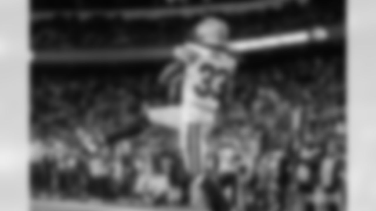 RB Aaron Jones