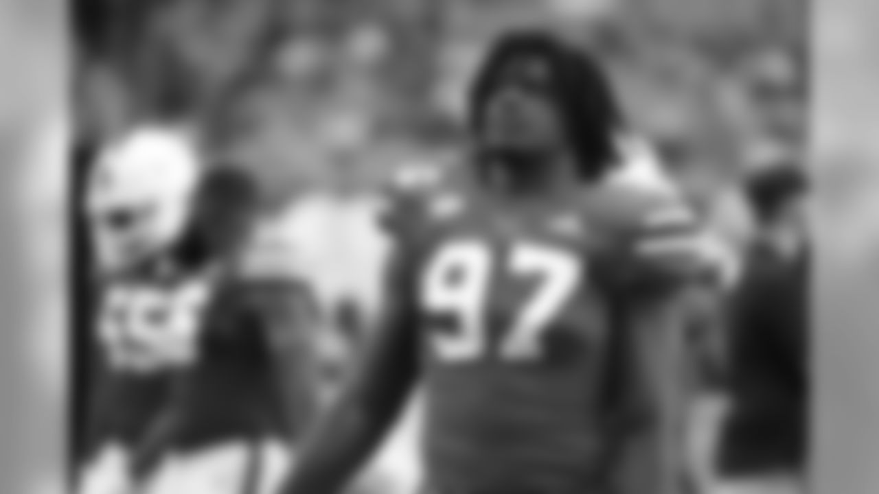 LB Jonathan Garvin