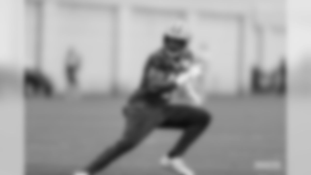 LB Oren Burks