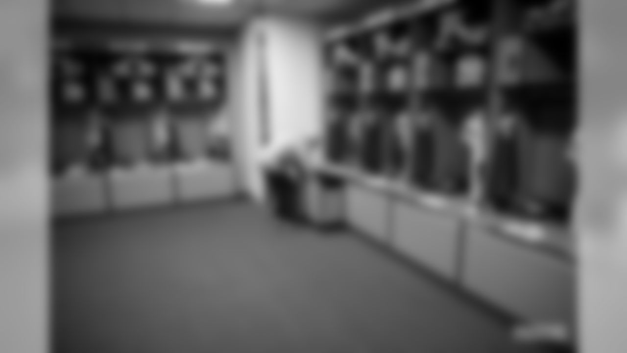 200119-locker-room-bobber-WM-005