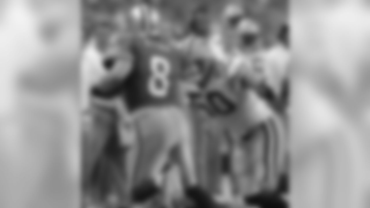 LB AJ Hawk
