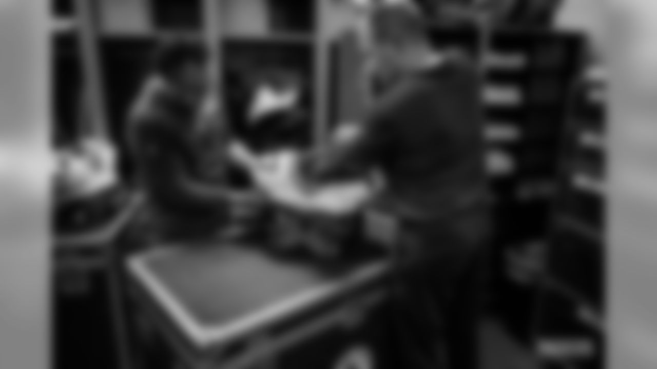 191201-packers-locker-room-bobber-WM-37