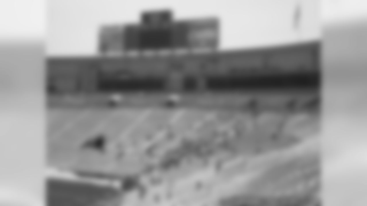 Volunteers Help Shovel Out Lambeau Field