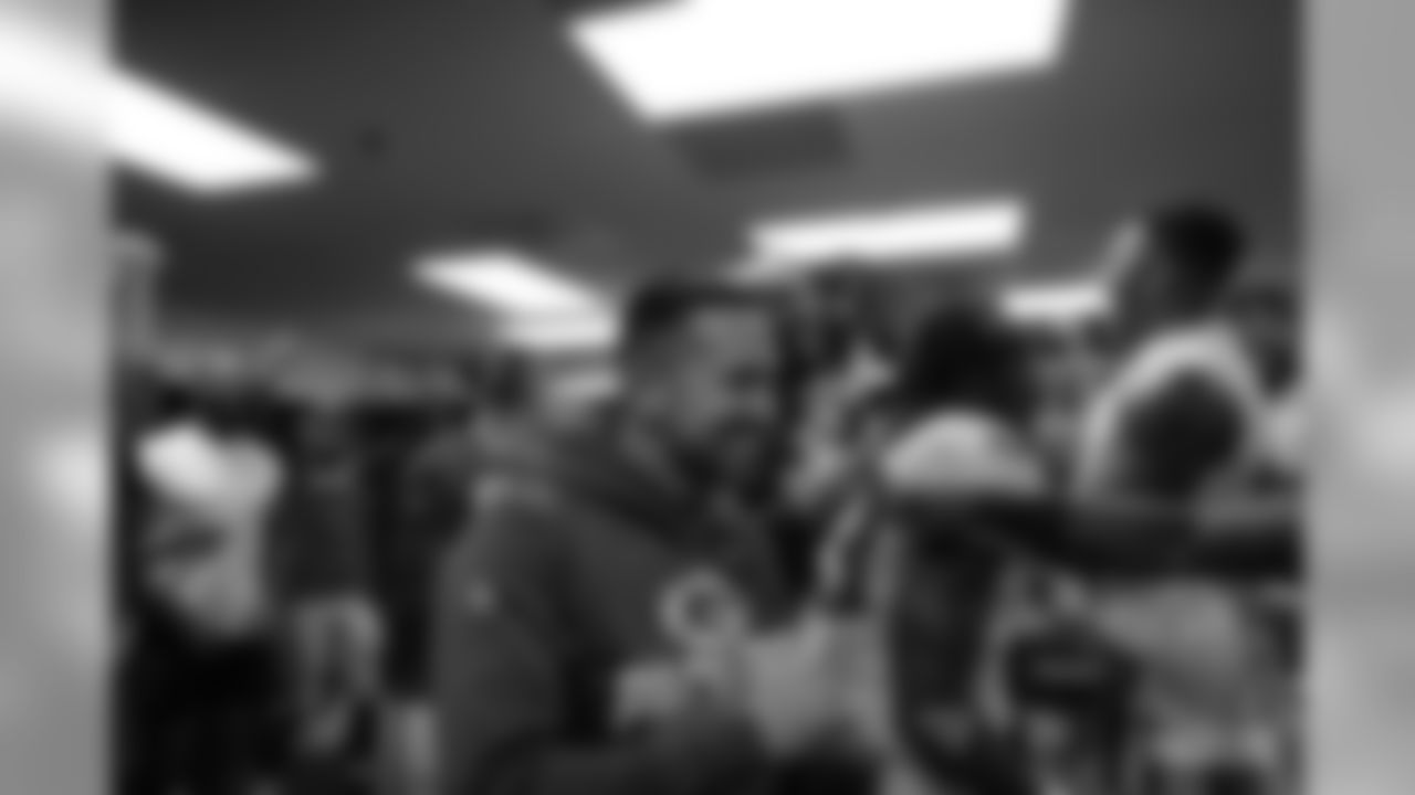 191028-locker-room-pass-15