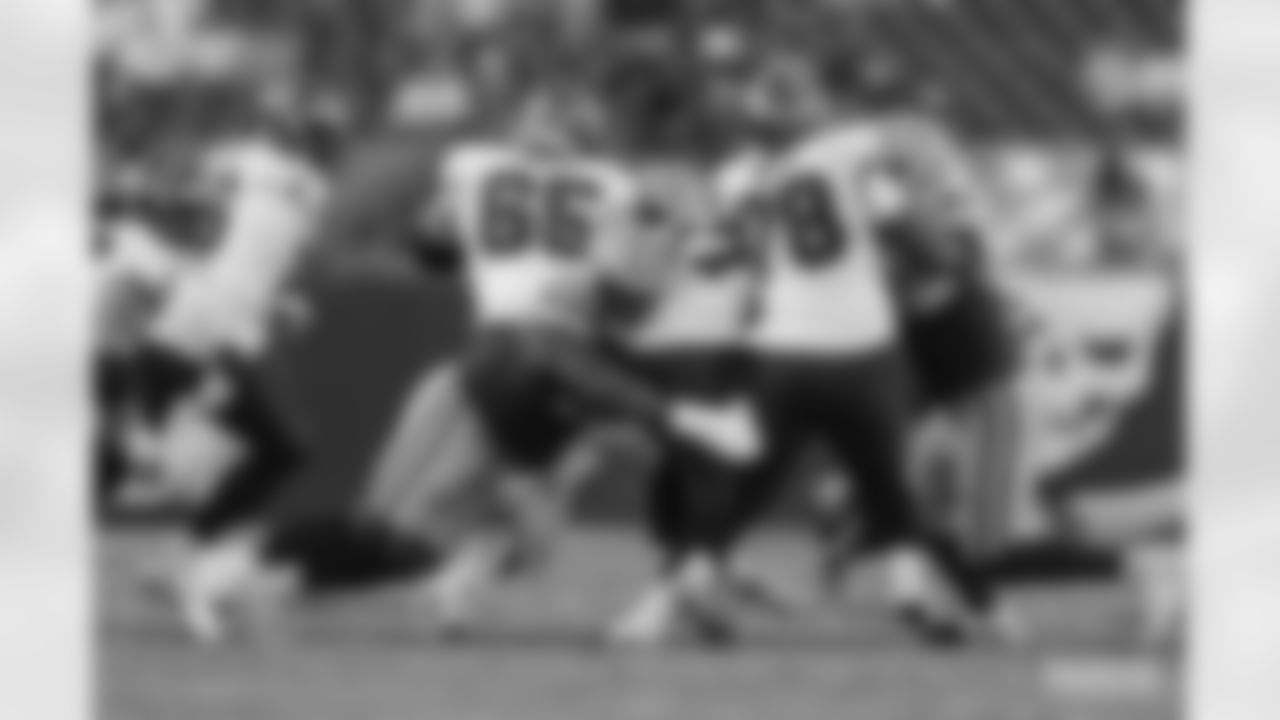 DL Kenny Clark