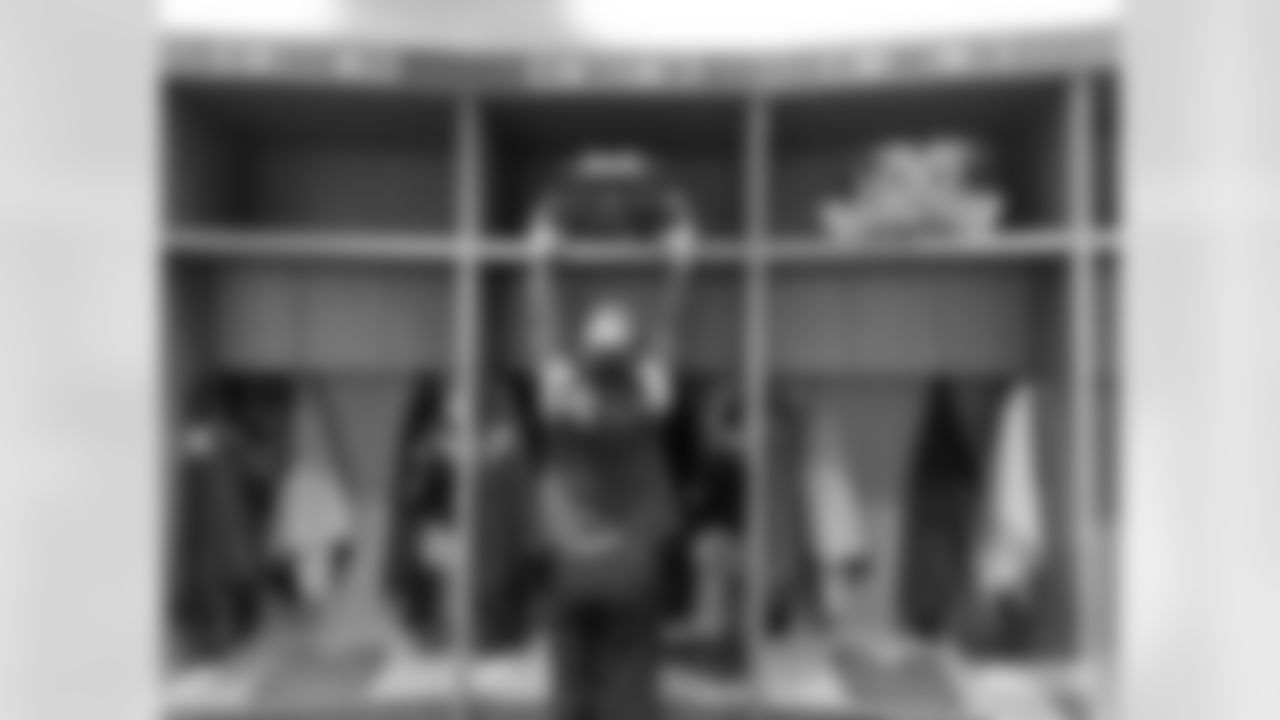 221016-locker-room-bobber-WM-017