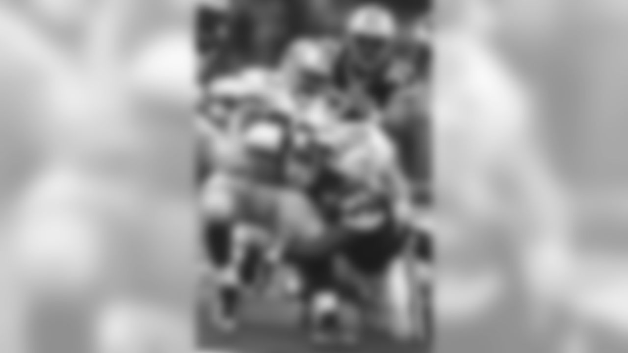 FOOTBALL, NFL, ACTION, TACKLE, DEFENSE
