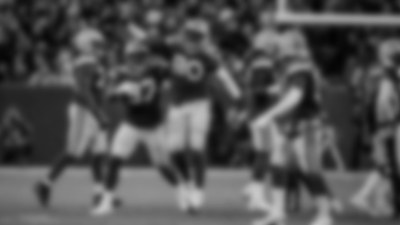 90 - DL Montravius Adams