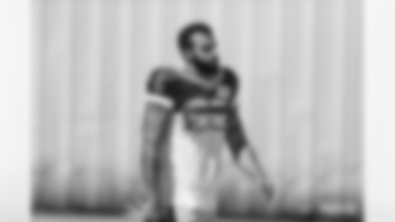 LB Greg Roberts