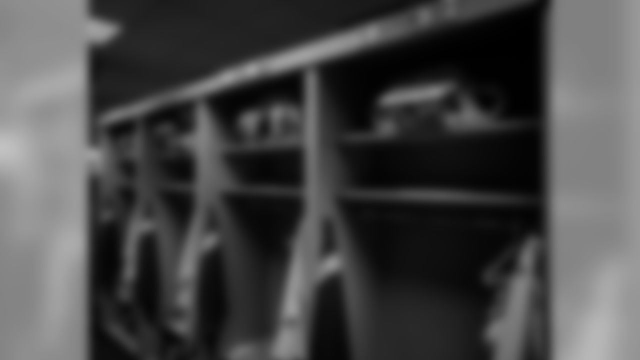 181028-packers-locker-room-coliseum-bobber-1