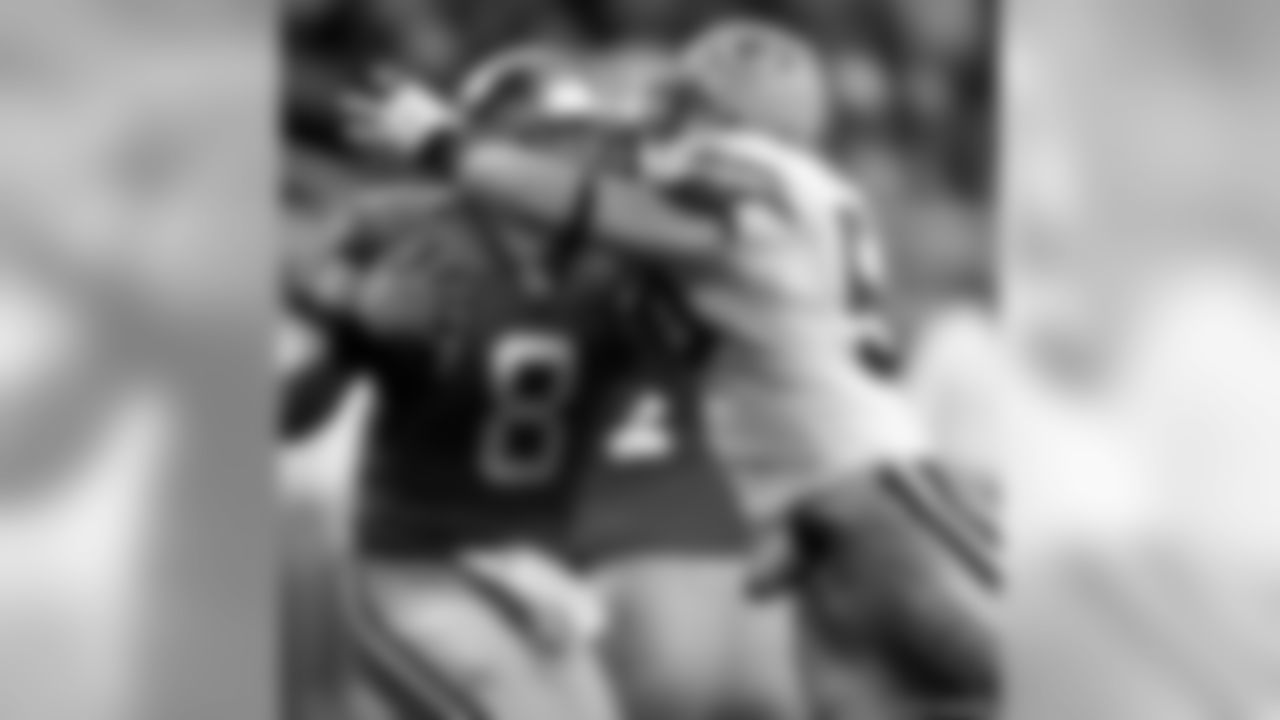 LB AJ Hawk