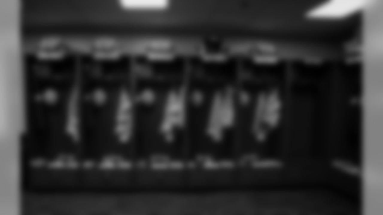 181104-locker-room-gillette-bobber-2