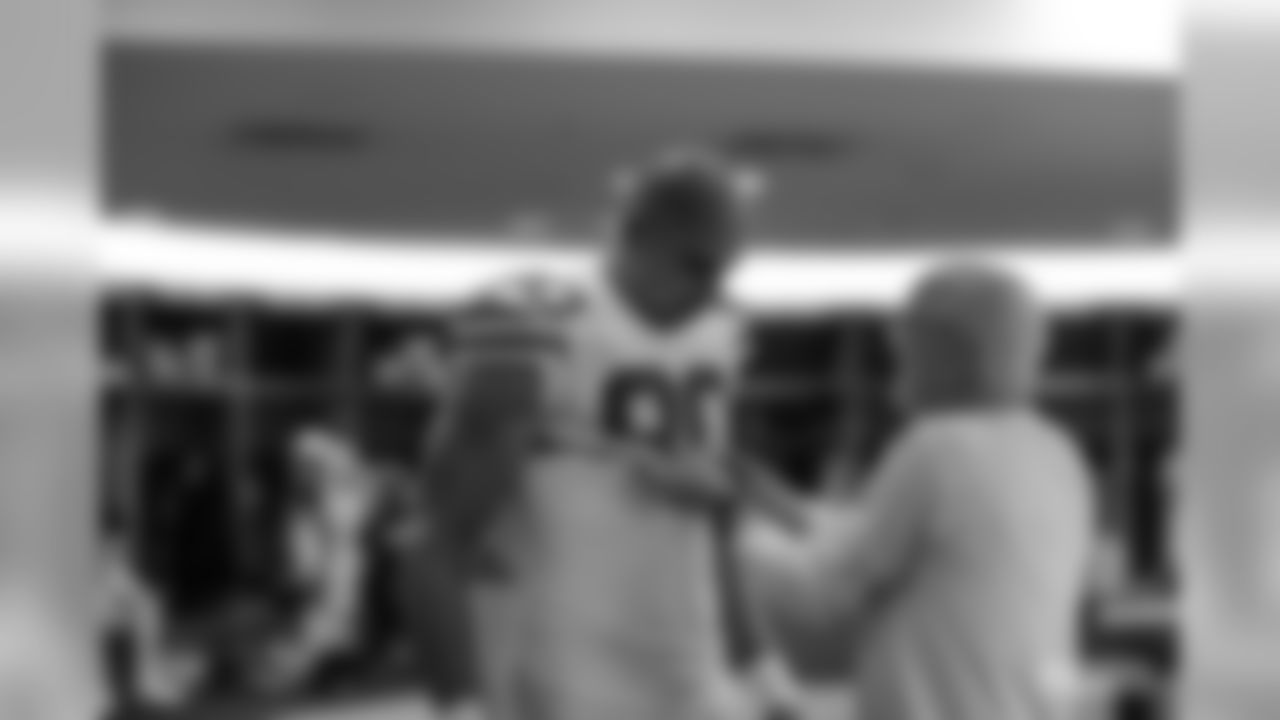 191014-locker-room-pass-13