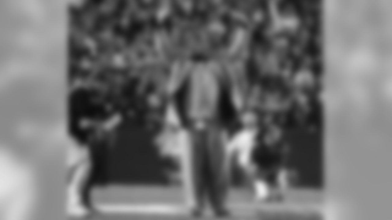 Photo Tribute To Reggie White