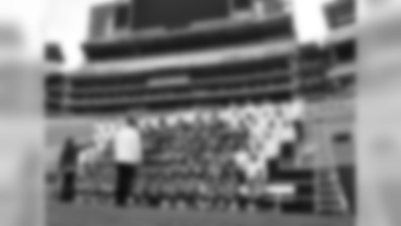 Packers line up for official team photo