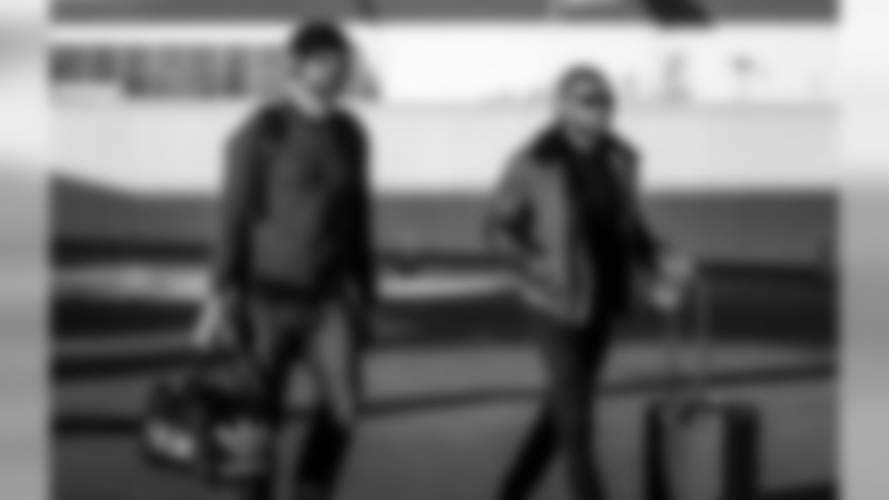 181103-packers-land-boston-siegle-7