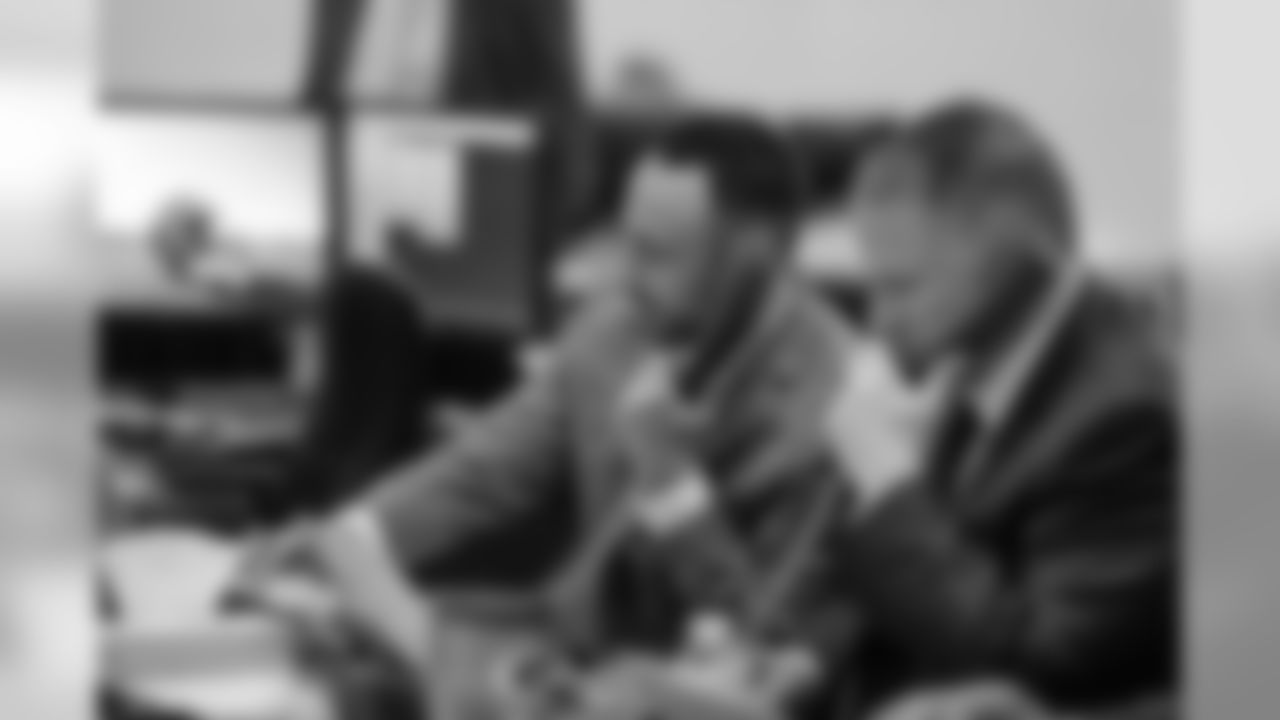 190425-draft-room-09