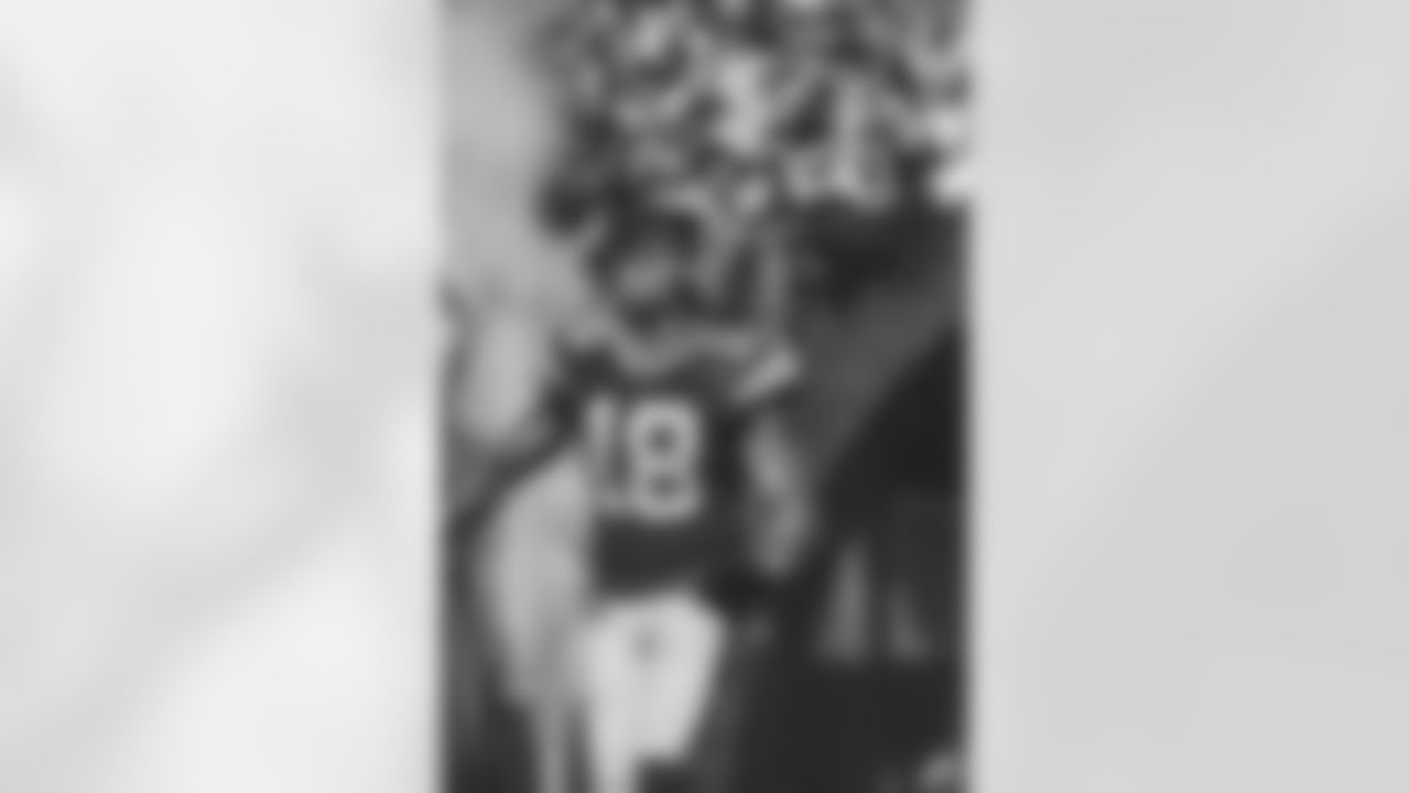 NFL-07825