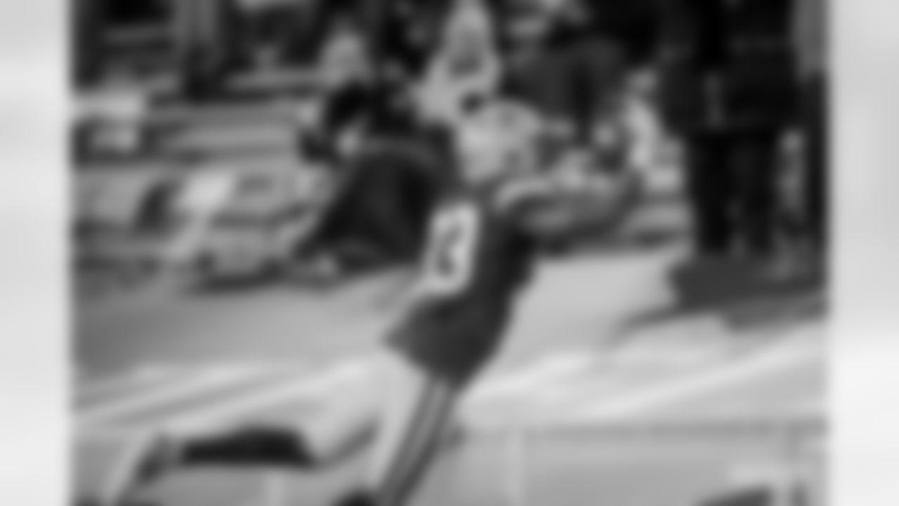 RB Aaron Jones