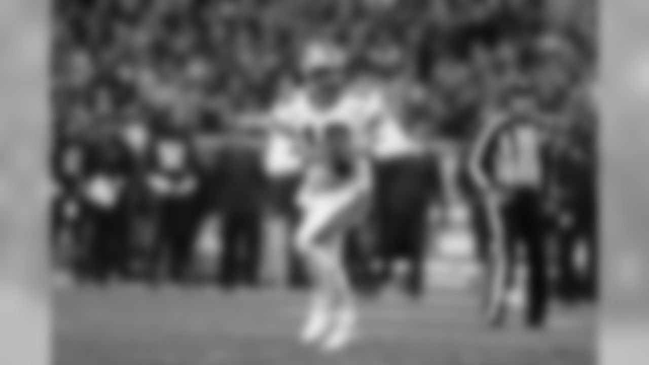 Green Bay Packers quarterback Aaron Rodgers (12) scrambles during an NFL football game against the Chicago Bears on Thursday, Oct. 20, 2016, in Green Bay, Wis. Green Bay won 26-10.