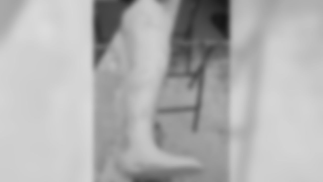Molding Of Gilbert Brown's Leg To Be Displayed At Super Bowl XXXVIII