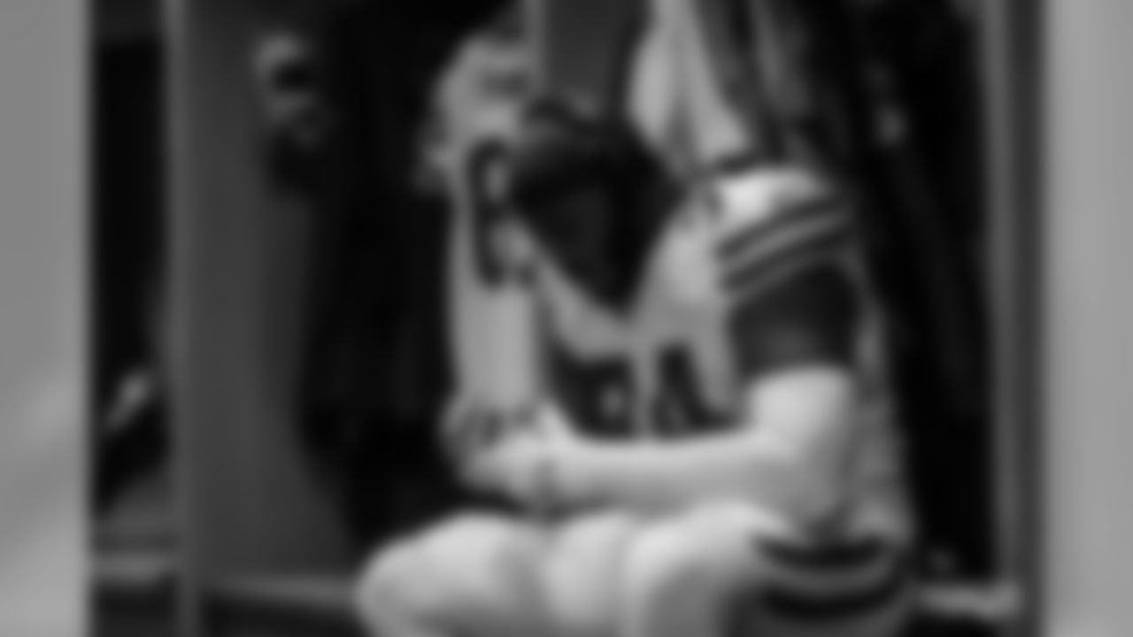 191014-locker-room-pass-6