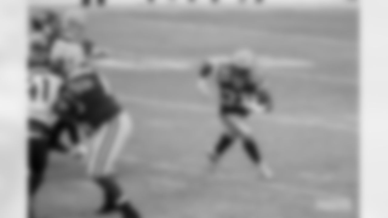 RB Aaron Jones